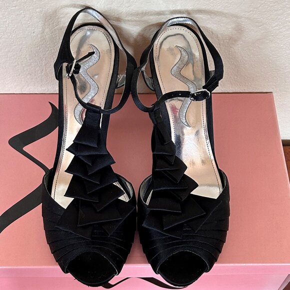Nina Black satin high heels 9M - Picture 3 of 5
